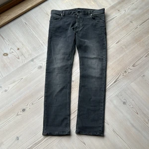 Z Zegna jeans - Hej, nu säljer jag mina Z Zegna jeans. Har bara använt dessa 2-3 gånger. Ny pris 8500 Hör av dig vid frågor eller funderingar.  Står ej för post!