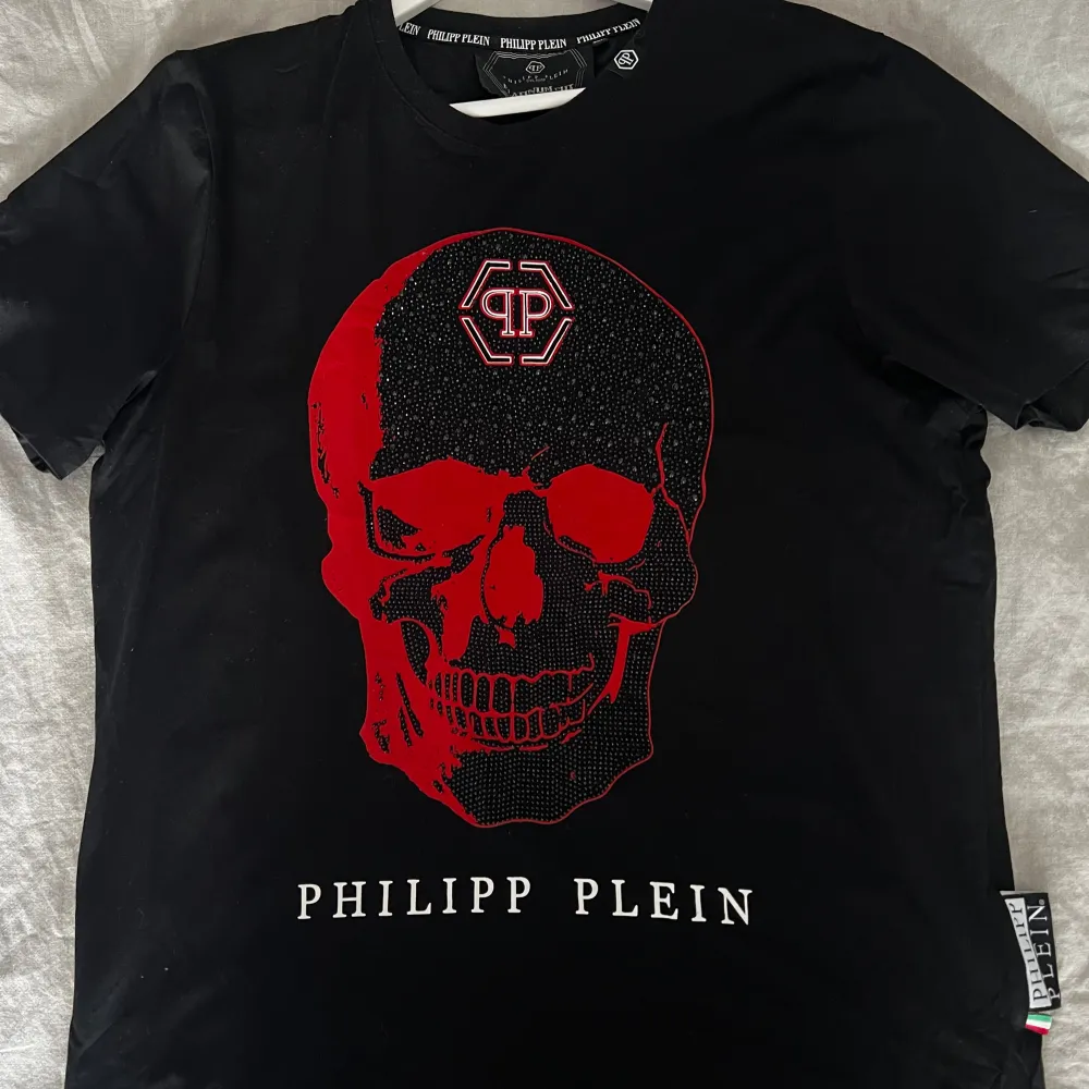 Philipp Plein tröja med dödskalle tryck på bröstet. Skick 8/10 👍🏽. T-shirts.