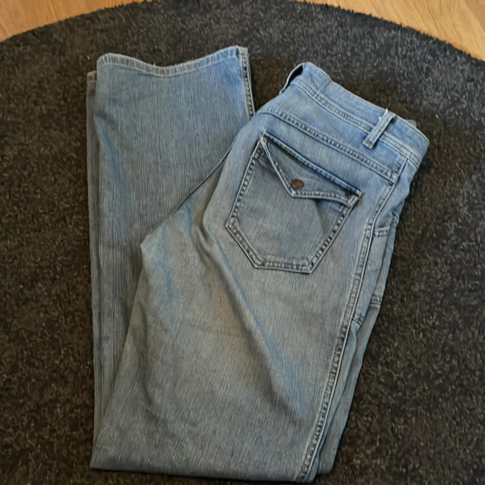 Jeans från hm logg, använda ganska mycket men inte längre. Jeans & Byxor.