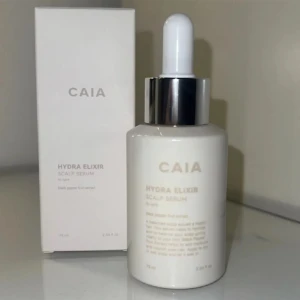 Caia scalp serum - Ett helt nytt scalp serum från caia som aldrig är använt då jag har ett annat. Säljer helt enkelt för att det inte kommer till användning! Serumet hjälper dig att få långt, tjockt hår 💆‍♀️