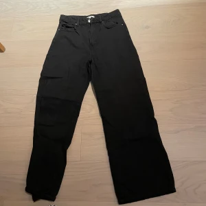 jeans från gina tricot  - jeans från gina tricot i mycket fint skick. använd fåtal gånger 