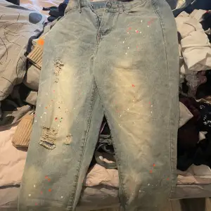 Riktigt fetta jeans köpte fel storlek av någon så säljer dom för 100kr