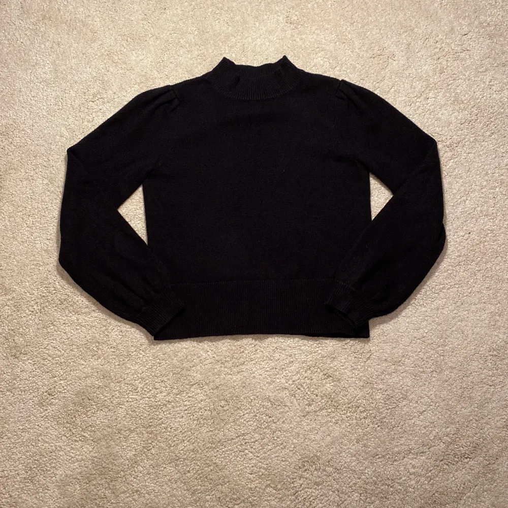 Säljer min stickade Vila tröja då den inte kommer till användning. Använd ett få tal gånger och har inga defekter. Skriv privat för fler frågor/ bilder ❤️. Stickat.