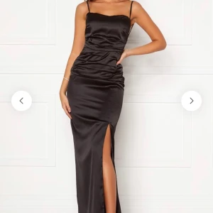 Balklänning  - Balklänning från bubbleroom i storlek 34, aldrig använd med prislapp kvar. Skriv för fler bilder, pris går att diskutera.