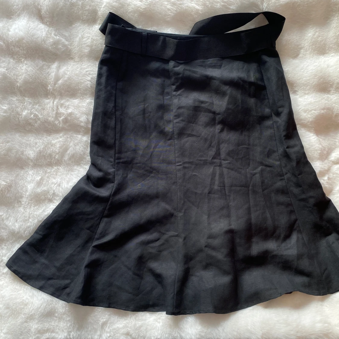 Ny svart vadlång kjol i linne i strl 42 från La Boutique - 92