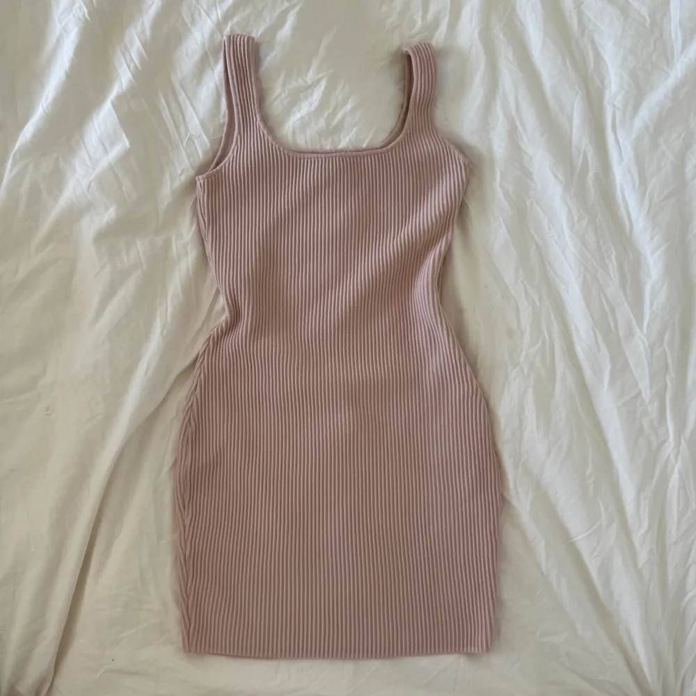 Mini rosa klänning från Princess Polly💗 Jätte bra kvalitet och ger fin figur Storlek- XS/S Price - 350kr. Klänningar.