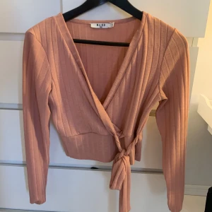 Fin sommar topp  - Fin ribbad tröja från nakd  Använd fåtal gånger 