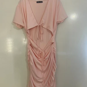 Klänning  - Knappt använd  