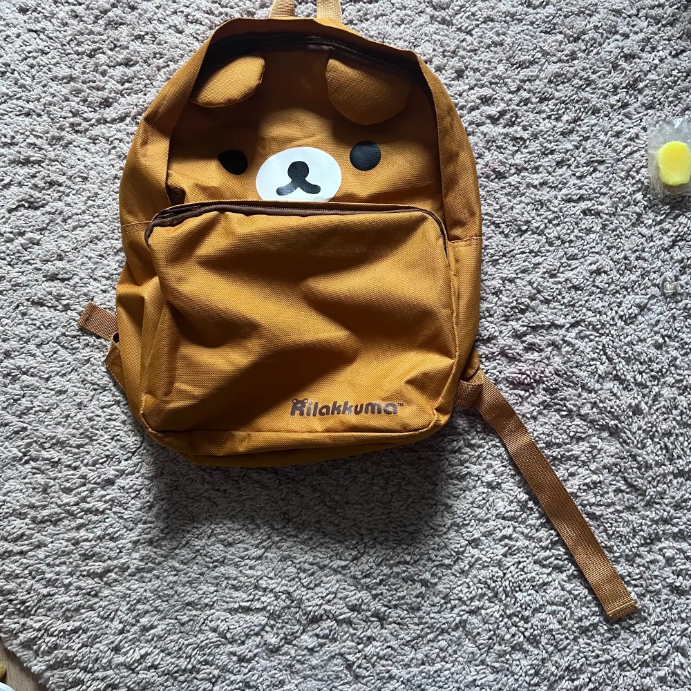 Den är en teddybjörn ryggsäck från kawai , kanpt använd . Väskor.