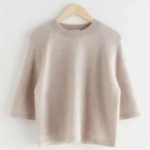 Superfin tröja i alpaca ull från & other stories💕 Sparsamt använd. Hör av er för egna bilder!