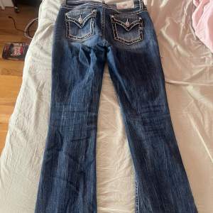 INTRESSEKOLL⚠️  använder inte mina miss me jeans så mycket, ny pris var ca 2500kr så säljer INTE för mindre än 1250, då de knappt används!  storlek 29!! skriv privat för mer frågor!💕