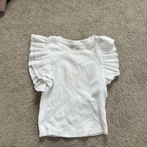 Zara topp - Säljer denna för att jag växt ur den