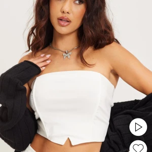 vit bandeu topp - vit bandeu topp från nelly strl s. Aldrig använd endast provad🤍