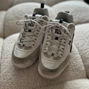 Fila sneakers  - Mycket bra skick , använda fåtal gånger. Nypris 1999 kr