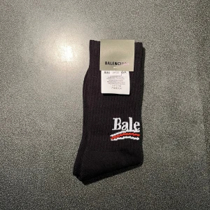 Balenciaga Political Logo Socks - Oanvända 