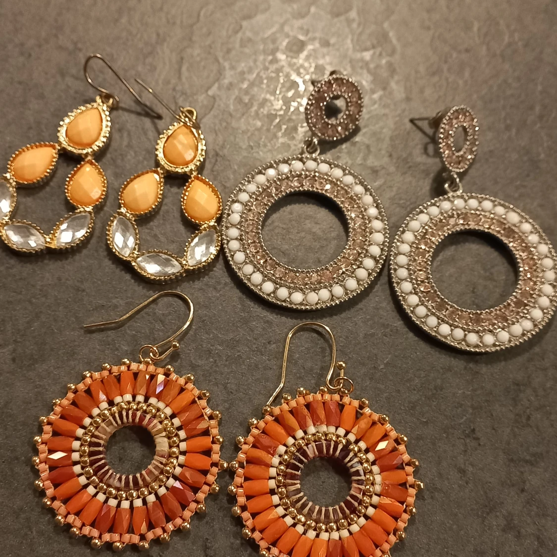 Tre par nya örhängen