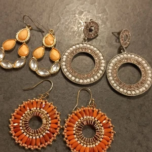 Tre par nya örhängen - Nickeltestade  