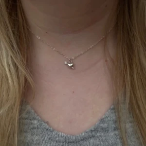 Pierced heart halsband  - 29kr/st, finns endast ett kvar i lager:) kolla gärna in min instragram ”ebnorth” där jag främst sköter försäljningen💗 under min profil hittar ni även en massa andra smycken i liknande stil ☺️