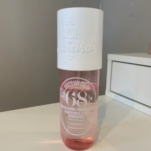 Sol de Janeiro 68 - Bra skick, använd några gånger, men ändå ganska mycket kvar(240ml från början)r 68  får ingen användning av den längre💕