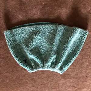 Kjo - En kjol som är ganska tjock. Är super fin. Storlek 6-7. 