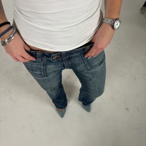 Jeans - Midjemått: 80cm, Innerbenslängd: 78cm 