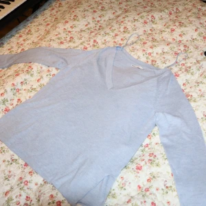 Ljusblå stickad/ribbad långärmad - Jätte dyrbar kvalité därav pris, storlek XS, nästan nyskick :)