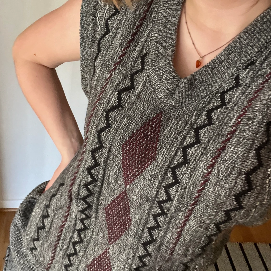 Stickad väst/tröja som är köpt second hand knappt använd 