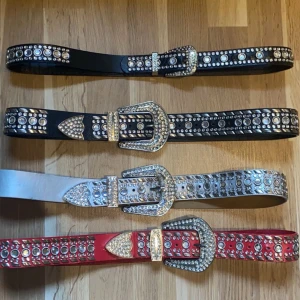 bälten - säljer dessa bälten då jag inte använder de längre 💓 skriv för fler bilder 💓 300kr för alla