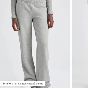 Mjukisbyxor - Säljer dessa mjukisbyxor från bikbok. Väldigt sköna men de är för korta för mig. Jag är 170 som referens.🌸