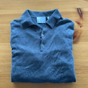 Stickad tröja  - Stickad  tröja i bra skick från bläck. Mest legat i garderoben. Storlek M men passar även S. Nypris 600, mitt pris 199.  kan dock diskuteras vid snabb affär. 