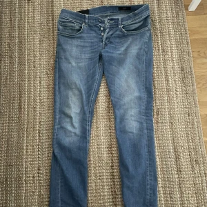 Dondup jeans  - Dondup jeans i modellen georg skinny fit Midjan: 31 passar mig i längd som är 180