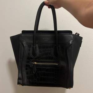 Säljer denna fake Celine luggage leather bag i bra skick😊