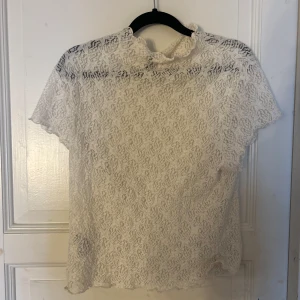 250 - Sååå fin tröja från hm, använder inte då ja har många sånna tröjor!!! 