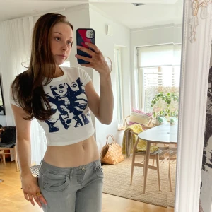 Topp med coolt tryck - Säljer denna skit coola toppen från shein som är helt oanvänd med lappen kvar! 💓💓