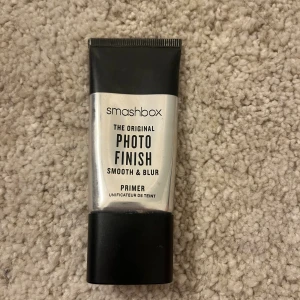 Smashbox primer - Asbra primer från smashbox använd kanske 5 gånger så mer än hälften kvar