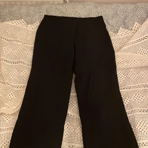 Kostymbyxor - Säljer dessa snygga kostymbyxor från zoul för att de inte passar mig💕 Inga defekter💕