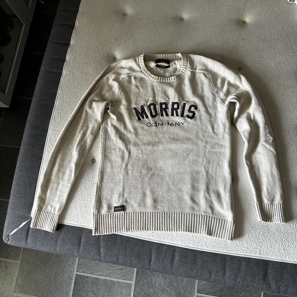 Morris tröja i storlek medium!  Stil ren och skön tröja. Tröjor & Koftor.
