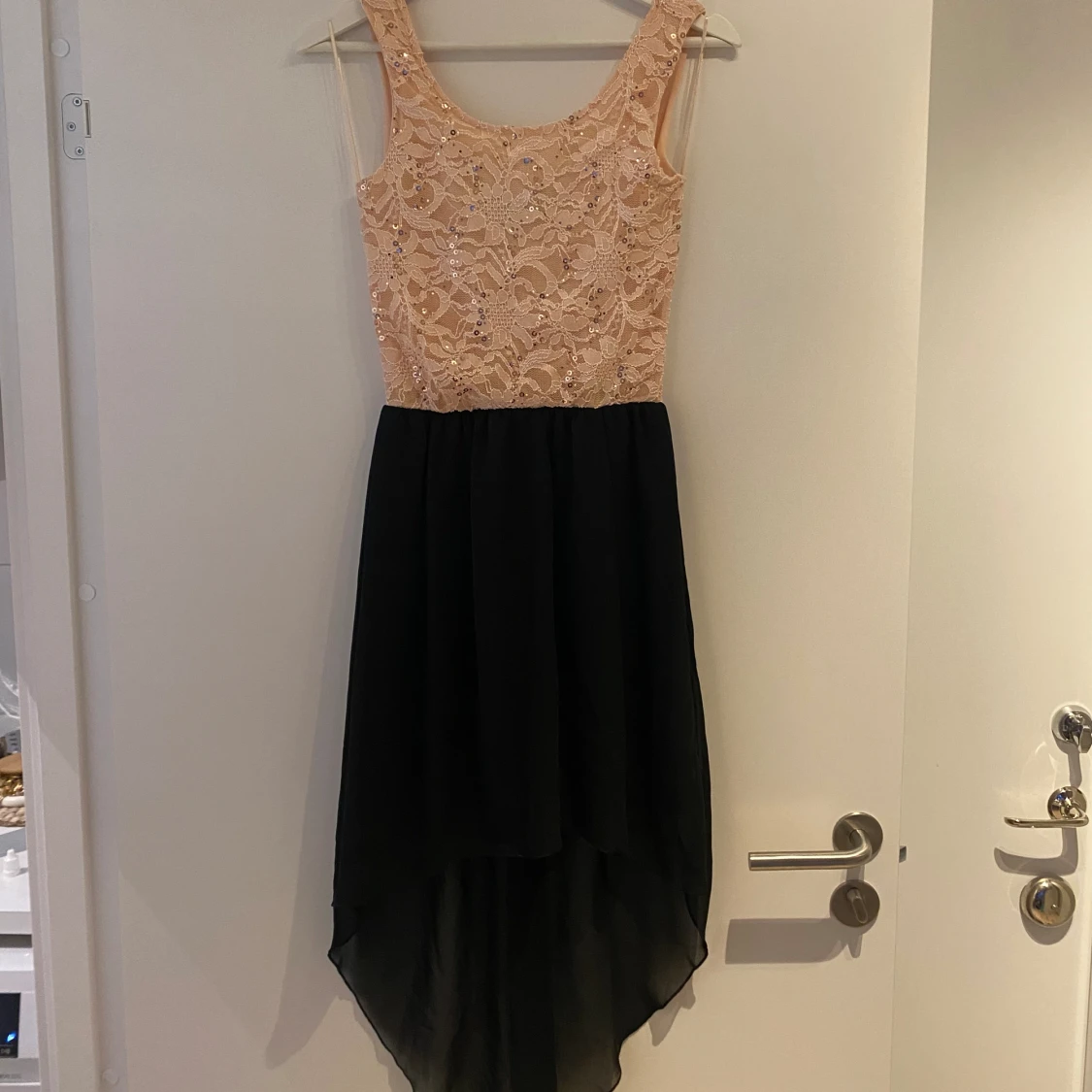 Klänning med paljetter 