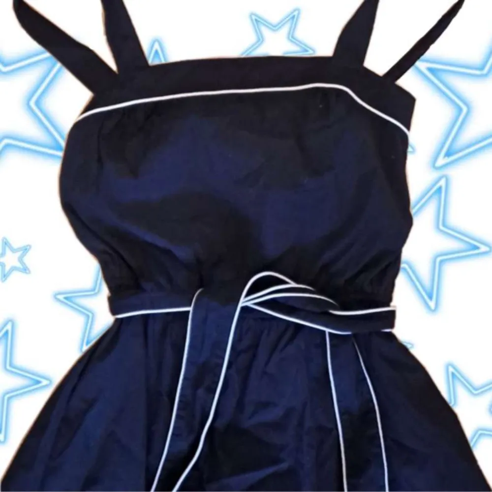 Jättesöt marinblå klänning i fint skick! Använd köp nu!☆. Klänningar.