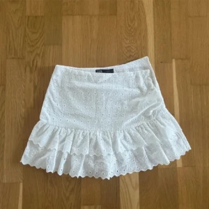 Zara kjol - Populär kjol från Zara i fint skick. 