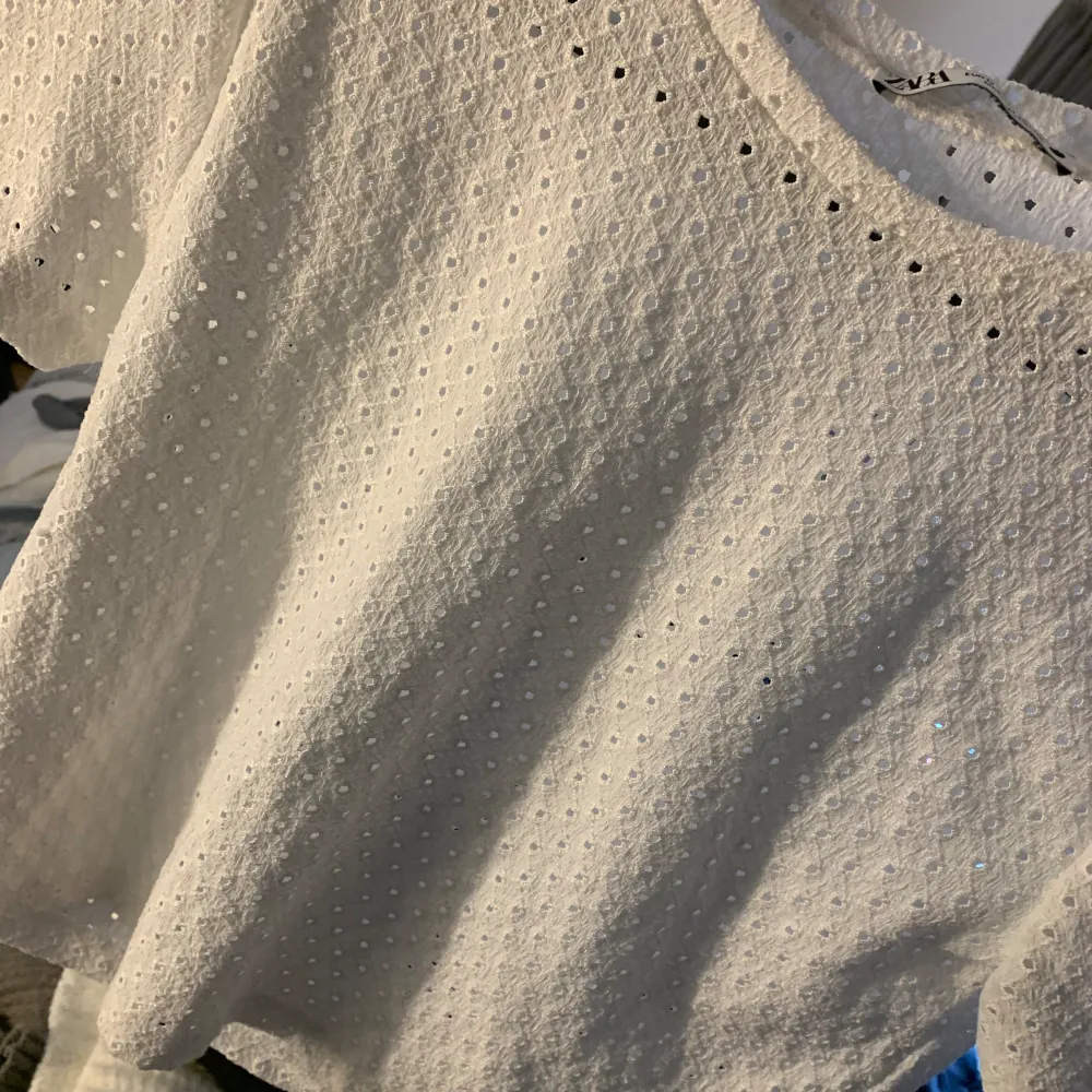 Denna gulliga tröjan är aldrig använt 🩷den är ifrån zara och är i storlek m men känns mer som S . T-shirts.