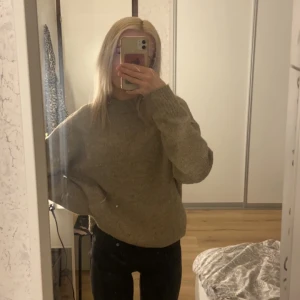 Beige stickad tröja - Ej använd Stl xs