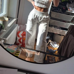 Mjukisbyxor  - Dom är lite långa på mig, är 1.60. Passar xs-s 