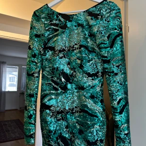 Rebecca Stella kläning  - Rebecca Stellas kollektion på Nelly för ett par år sen, som ny.