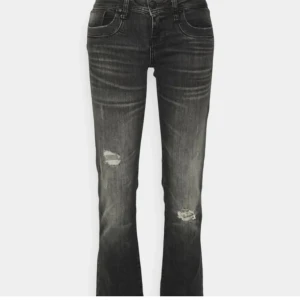 Ltb jeans - Andra bilden för information. Lägger ut igen eftersom jag vill sälja och inte använder. Inte använda heller eftersom dom är för stora.