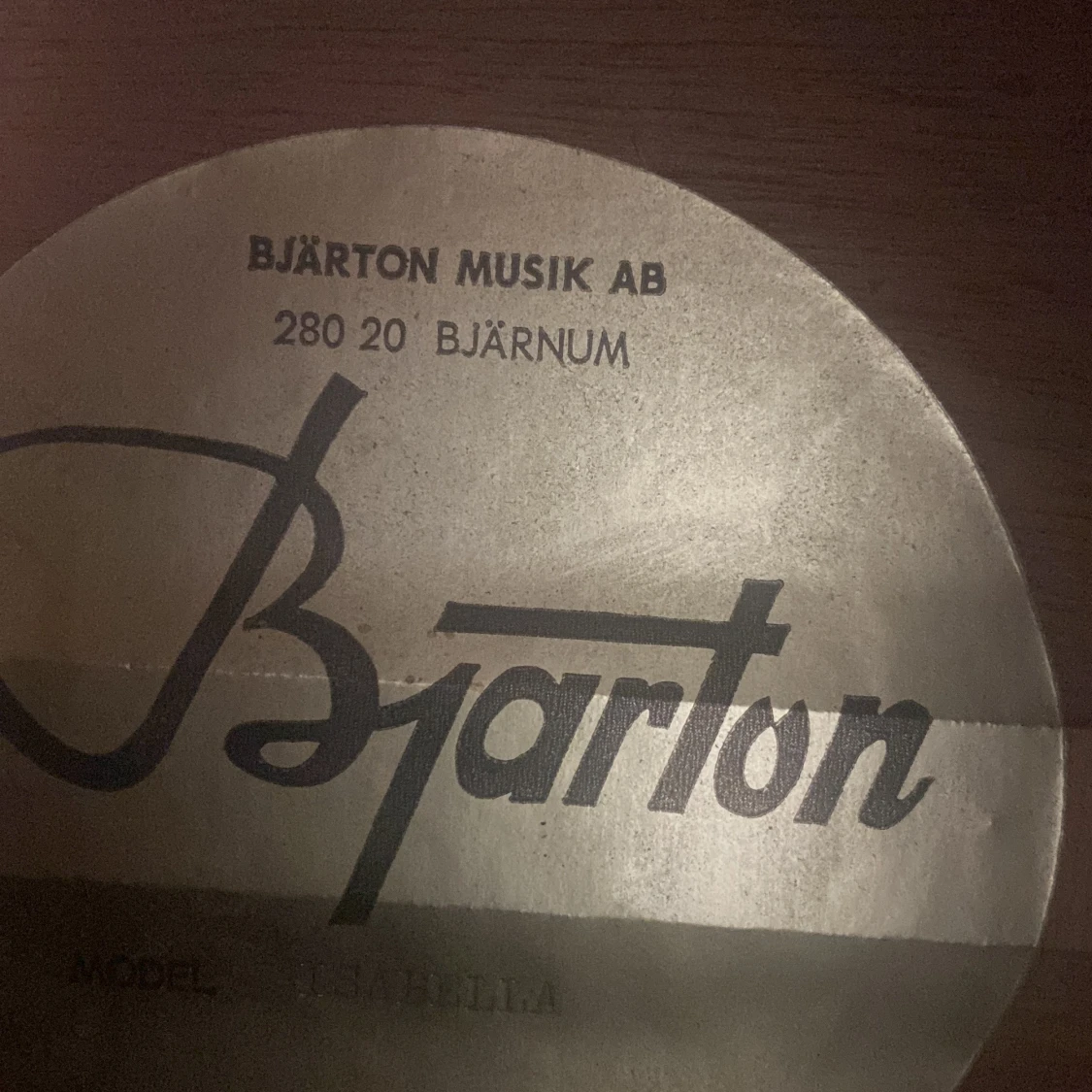 Hej jag säljer en gitarr  - 90