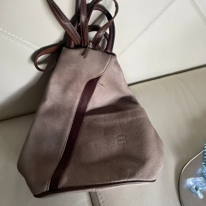 Väska  - Ryggsäck   Aldrig använd