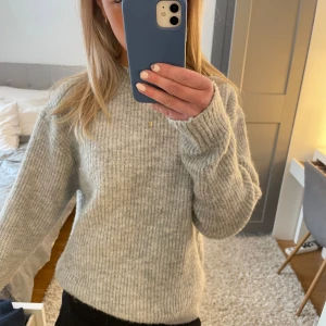 Grå tröja - Grå stickad tröja från hm