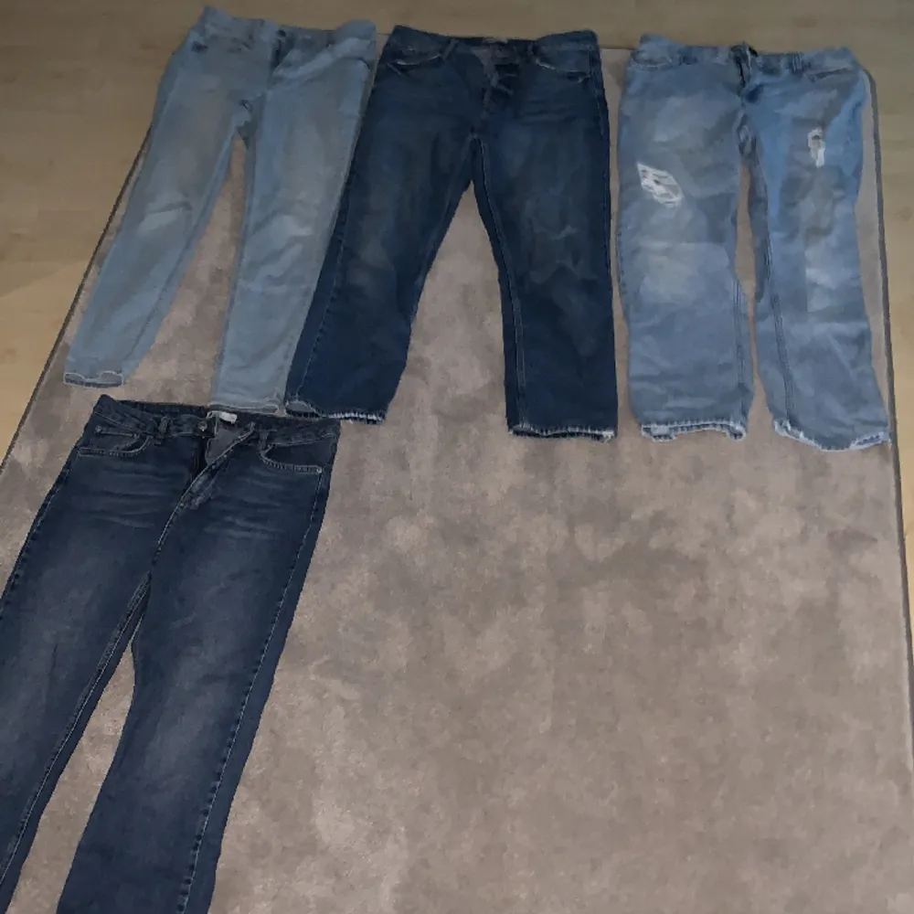 jeans använt få ggr 550 för allt. Jeans & Byxor.