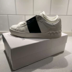 Valentino open  - Endast använda fåtal gånger, 9/10 skick! Storlek 44